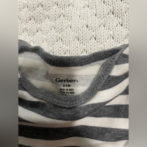 4 Gerber short sleeve boy onesies (bodysuits) - Picture 7 of 7